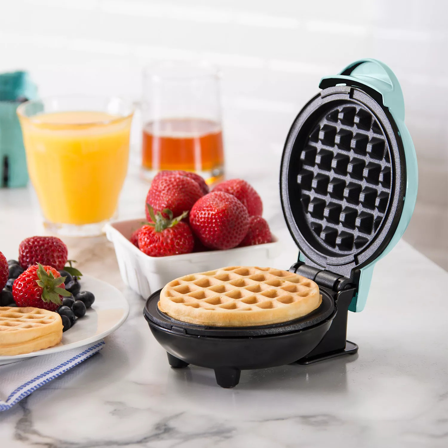 dash mini waffle maker